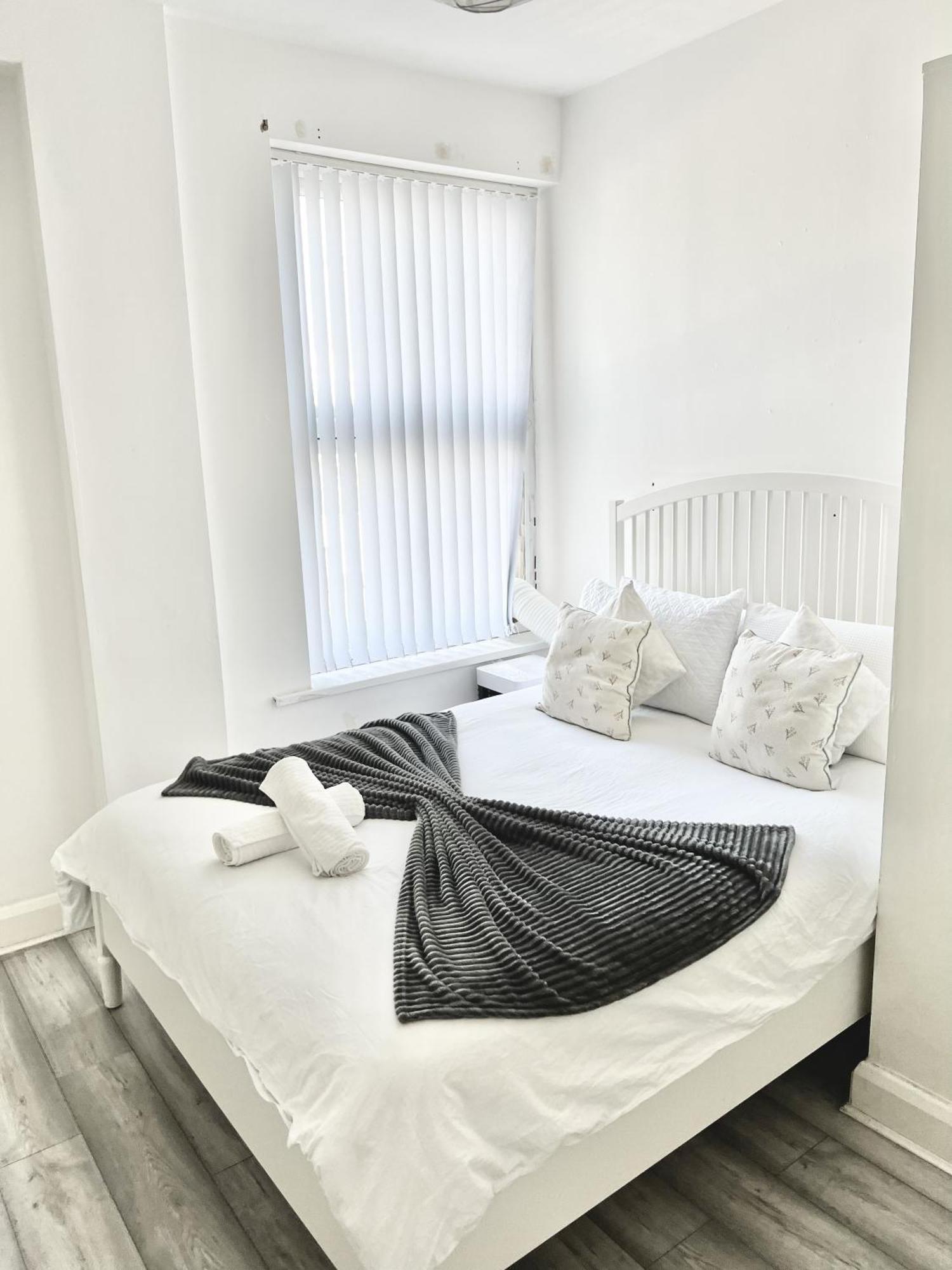 Apartament Next Westfield Mall ลอนดอน ภายนอก รูปภาพ